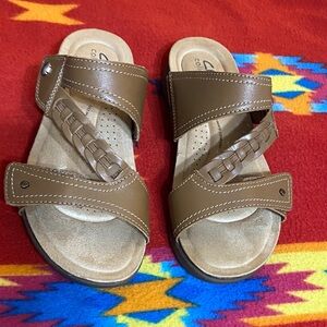 Clarks Collection April Raelyn Brown Leather Slide Sandal Size  8.5 W